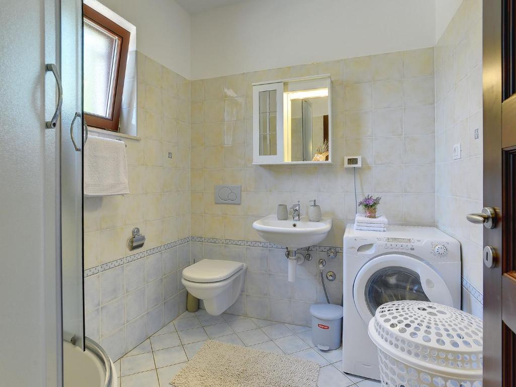 Holiday Home Medulin near Beach & Pool photo 3