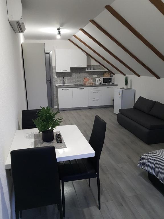 Studio Apartmani Patricia photo 3