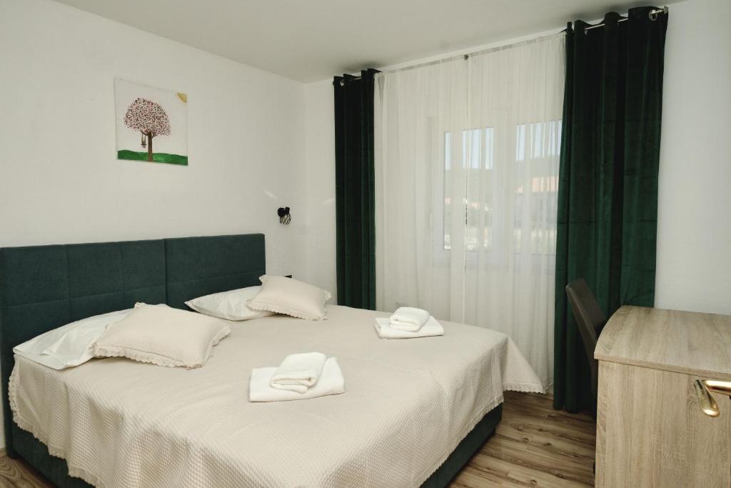 Apartment Mario - with pool photo 2