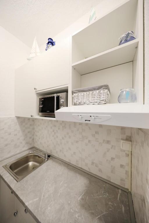 Sea View Studio Apartment photo 3