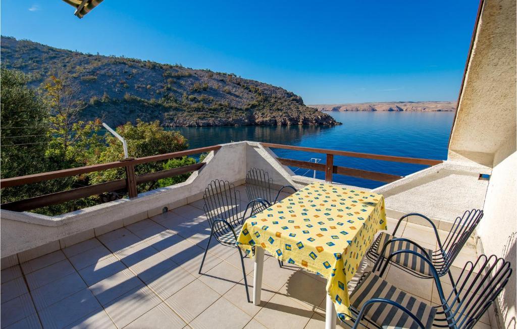 3 Bedroom Nice Apartment In Jablanac photo 2