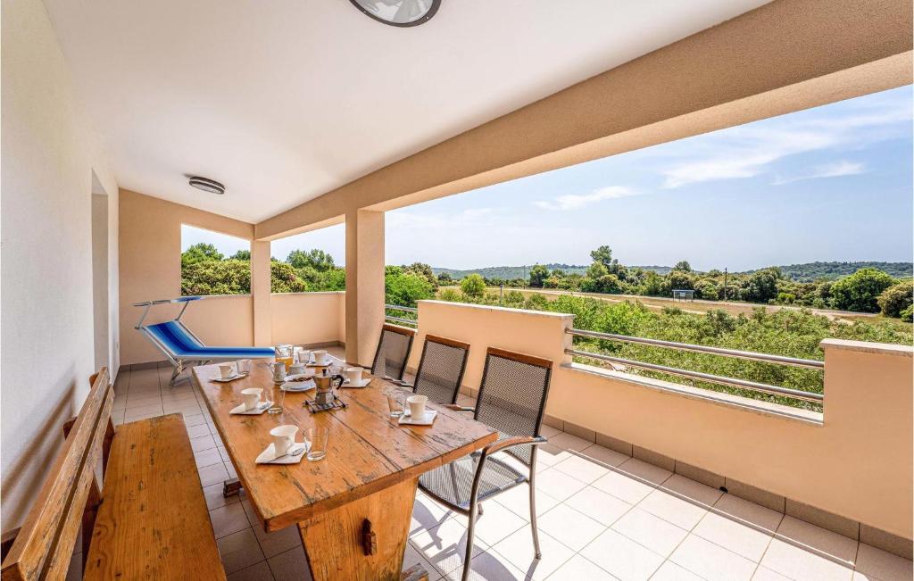 Stunning Apartment In Medulin With Wifi — photo 1