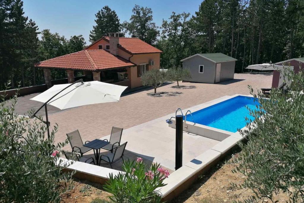 Family friendly house with a swimming pool Lindar — photo 1