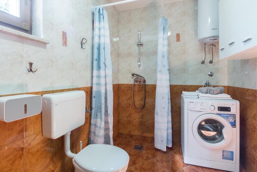 Family friendly house with a swimming pool Lindar photo 3