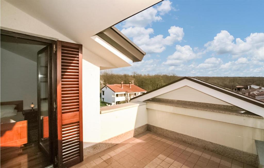 Awesome Apartment In Nova Vas With Wifi photo 2