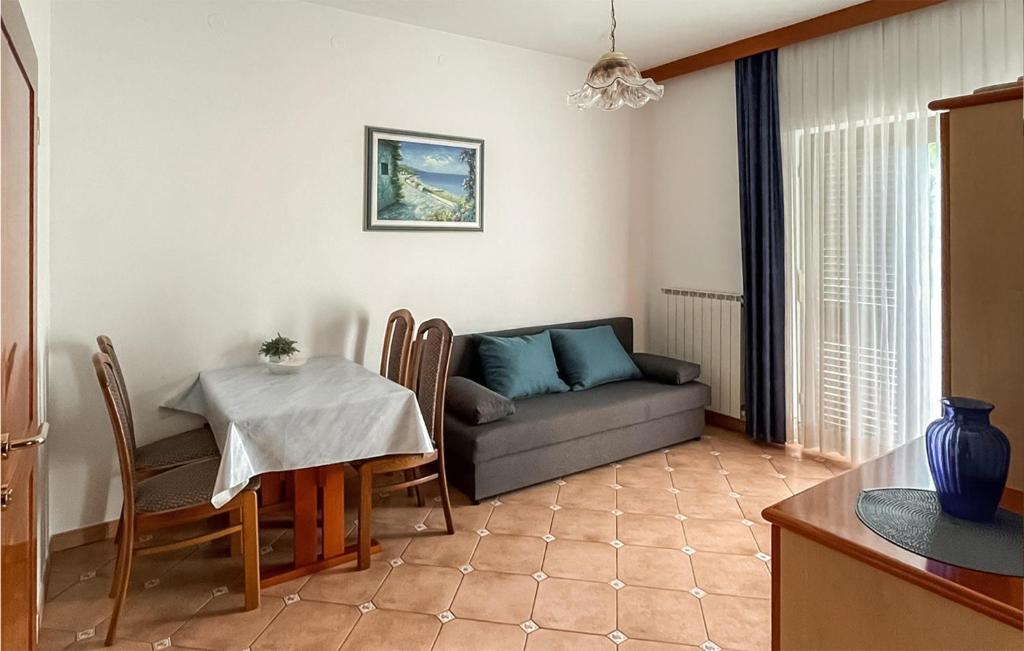Awesome Apartment In Nova Vas With Wifi photo 3
