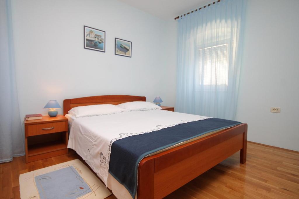 Apartments by the sea Mali Losinj (Losinj) - 7979 photo 2