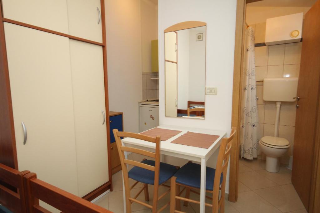Apartments by the sea Mali Losinj (Losinj) - 7979 photo 3