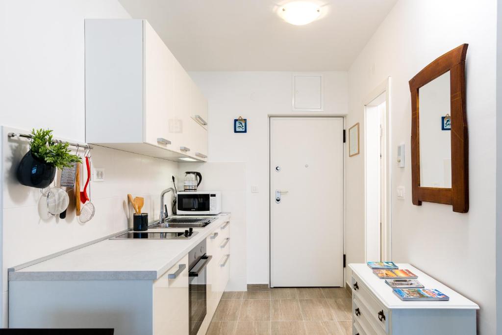 Studio Apartment Romana near Znjan beach photo 3