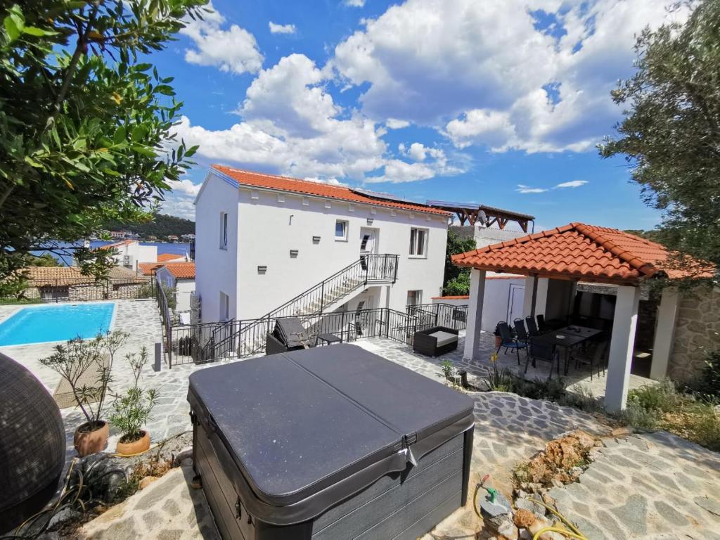Tisno Resort — photo 1