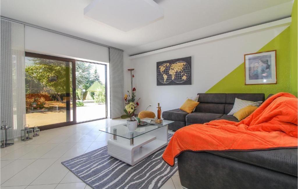 Gorgeous Apartment In Gracisce With Wifi photo 3