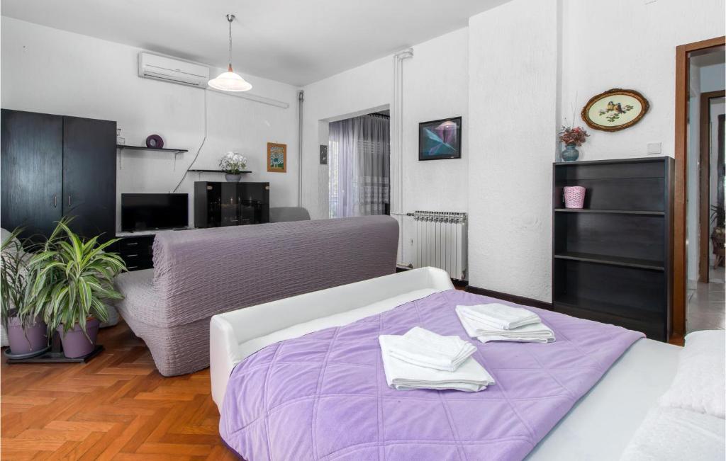 Awesome Apartment In Novi Vinodolski photo 3