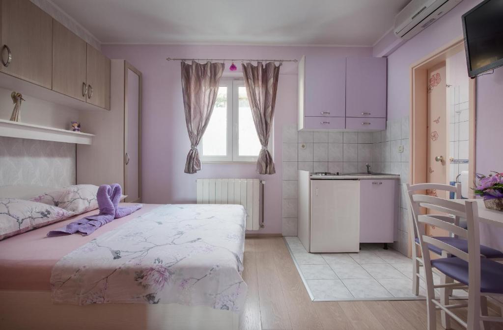 Studio Apartments Marijan - Beachfront photo 2