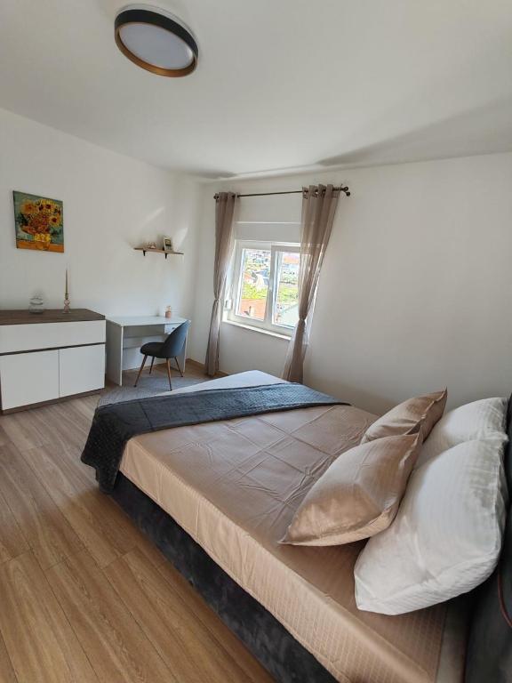 Sunny Apartment photo 2