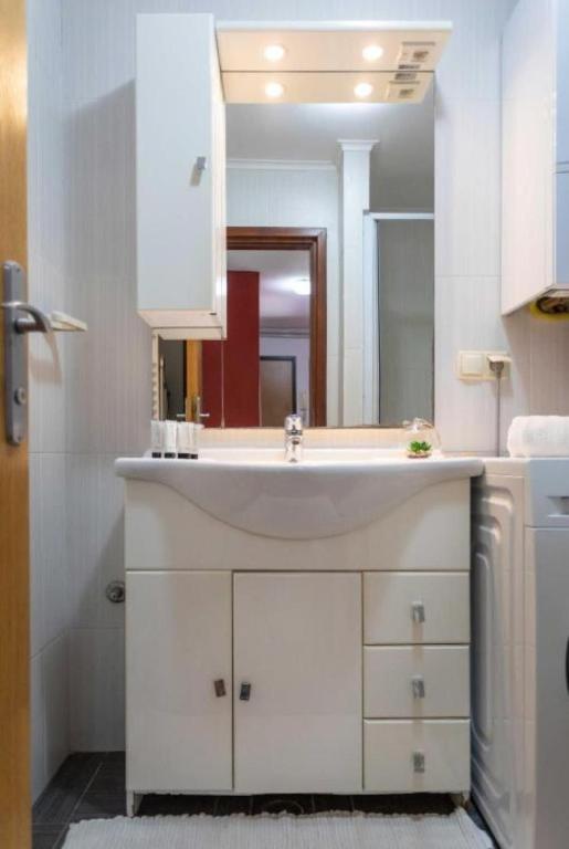 Tesla Apartment URBAN STAY photo 3