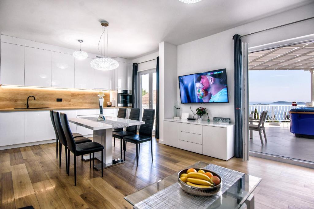 Aurora Seaview Apartment — photo 1