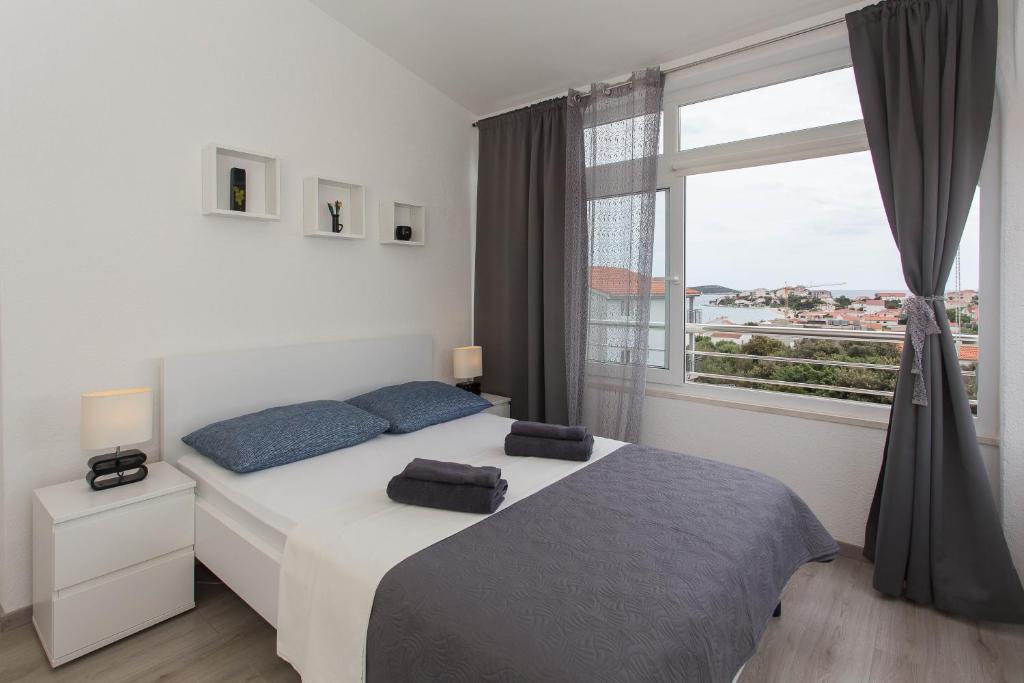Seaside family friendly house with a swimming pool Sevid photo 2