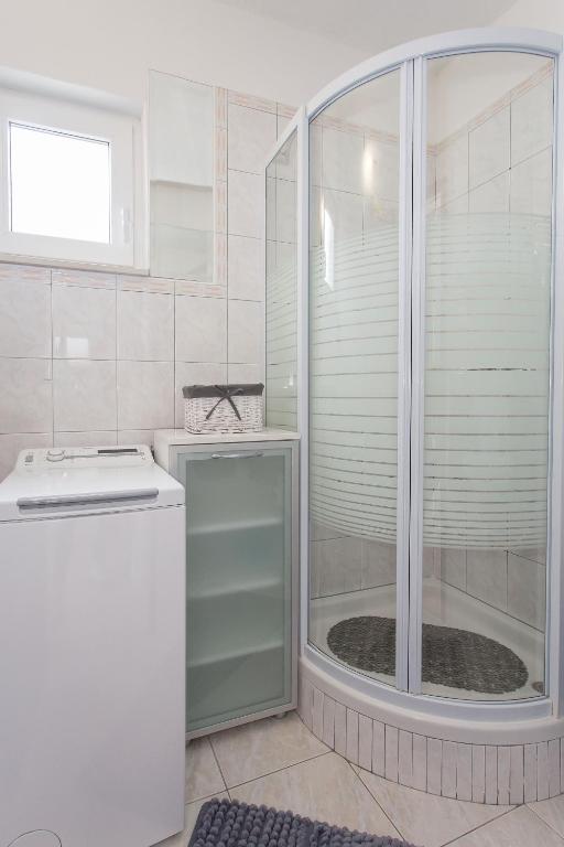 Seaside family friendly house with a swimming pool Sevid photo 3