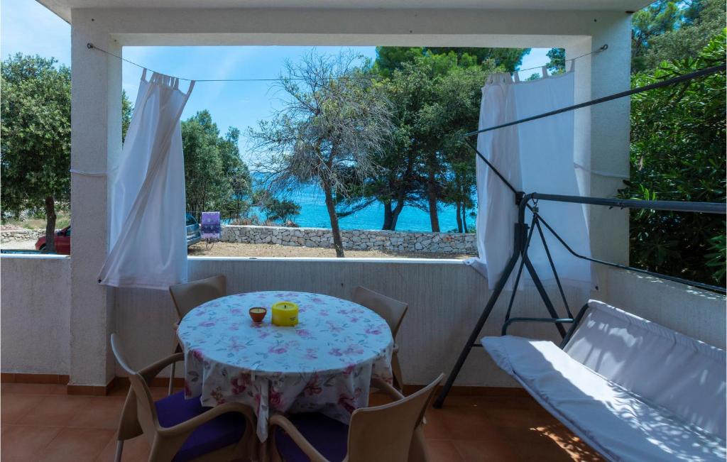 Two-Bedroom Holiday Home In Sucuraj photo 2