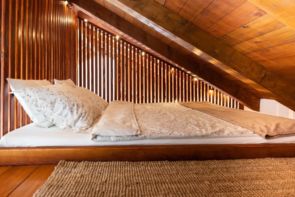 Stonehouse Milan photo 2