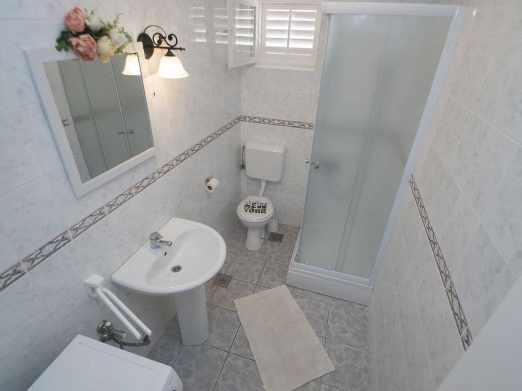 Seafront Apartment Dana - Two Bedroom Apartment with Terrace and Sea View photo 3