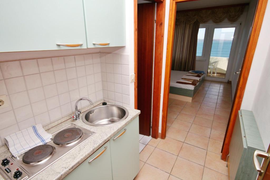Apartments by the sea Rtina - Miletici photo 3
