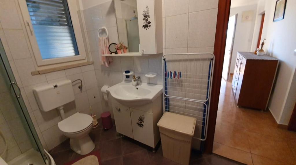 Sunny Holiday Home photo 3