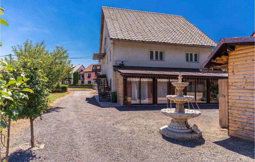 2 Bedroom Awesome Apartment In Fuzine photo 2