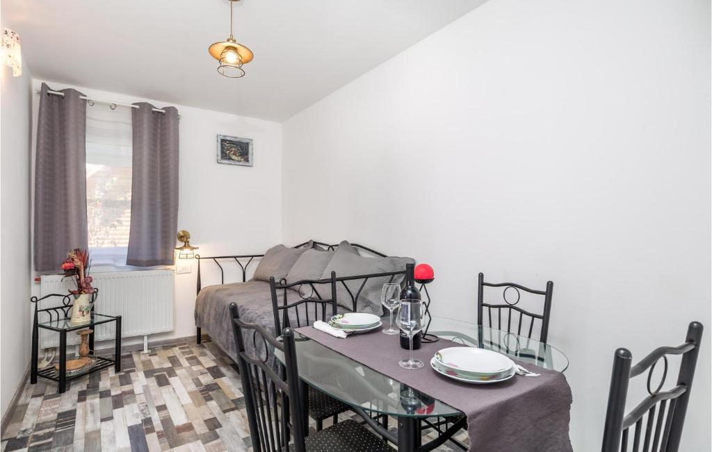 2 Bedroom Awesome Apartment In Fuzine photo 3