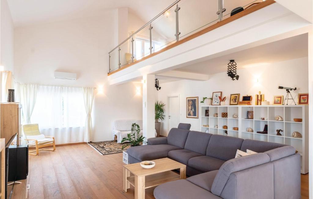 Three-Bedroom Apartment In Lumbarda photo 3