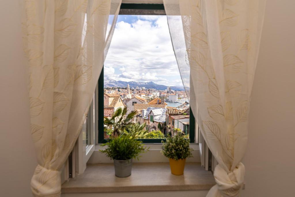 Romantic City View photo 3