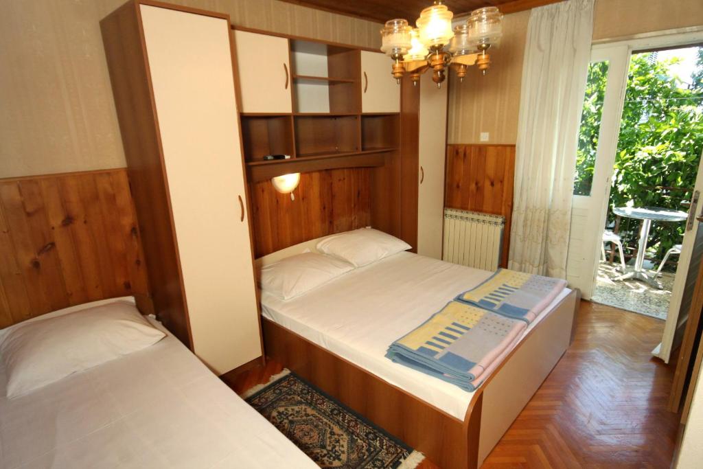 Apartments and rooms with parking space Makarska - 9128 photo 2