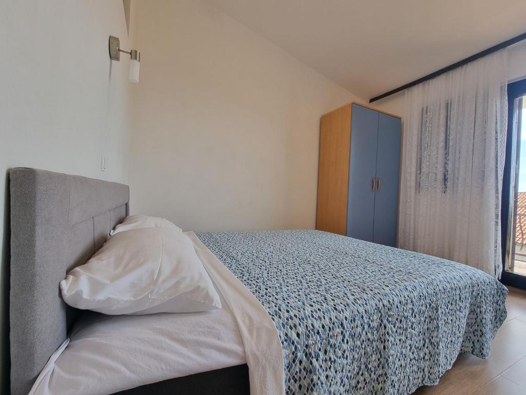 Apartments by the sea Starigrad photo 2