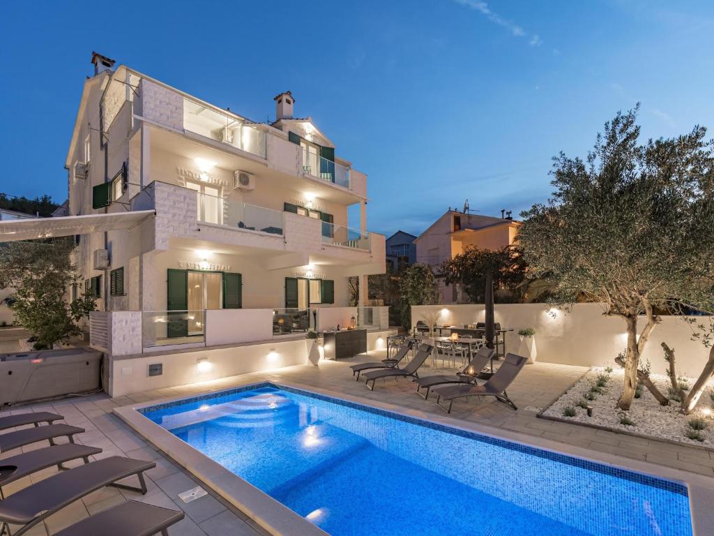 Apartment 5 km from Trogir s center — photo 1