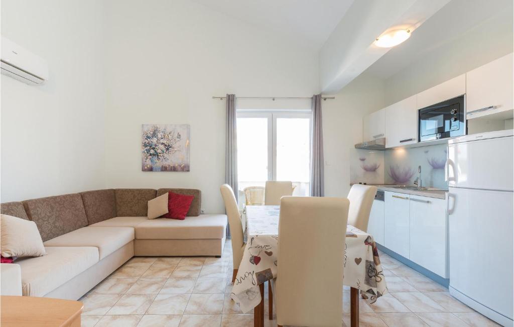 Beach Front Apartment In Povljana photo 3