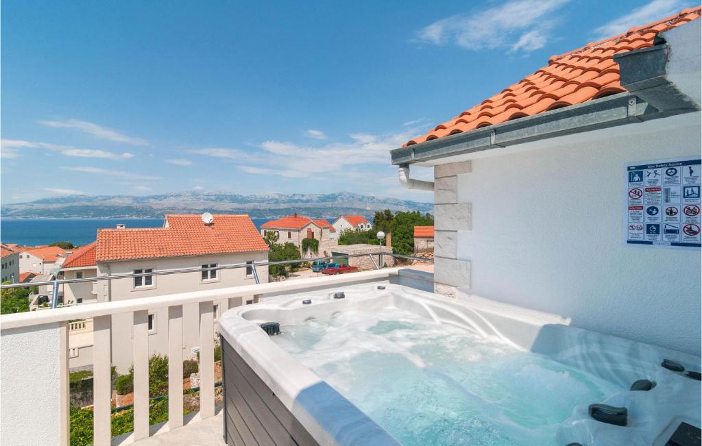 Amazing Apartment In Supetar With Wifi photo 2