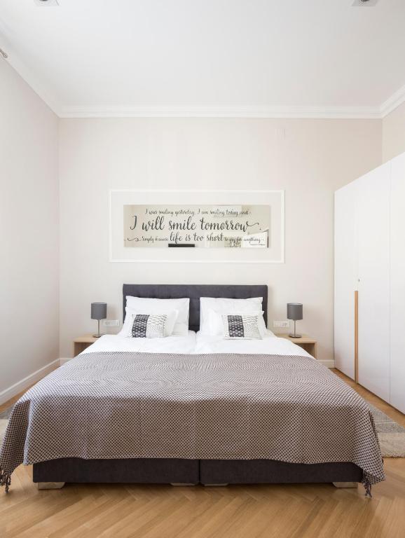 White Rose Apartment photo 2