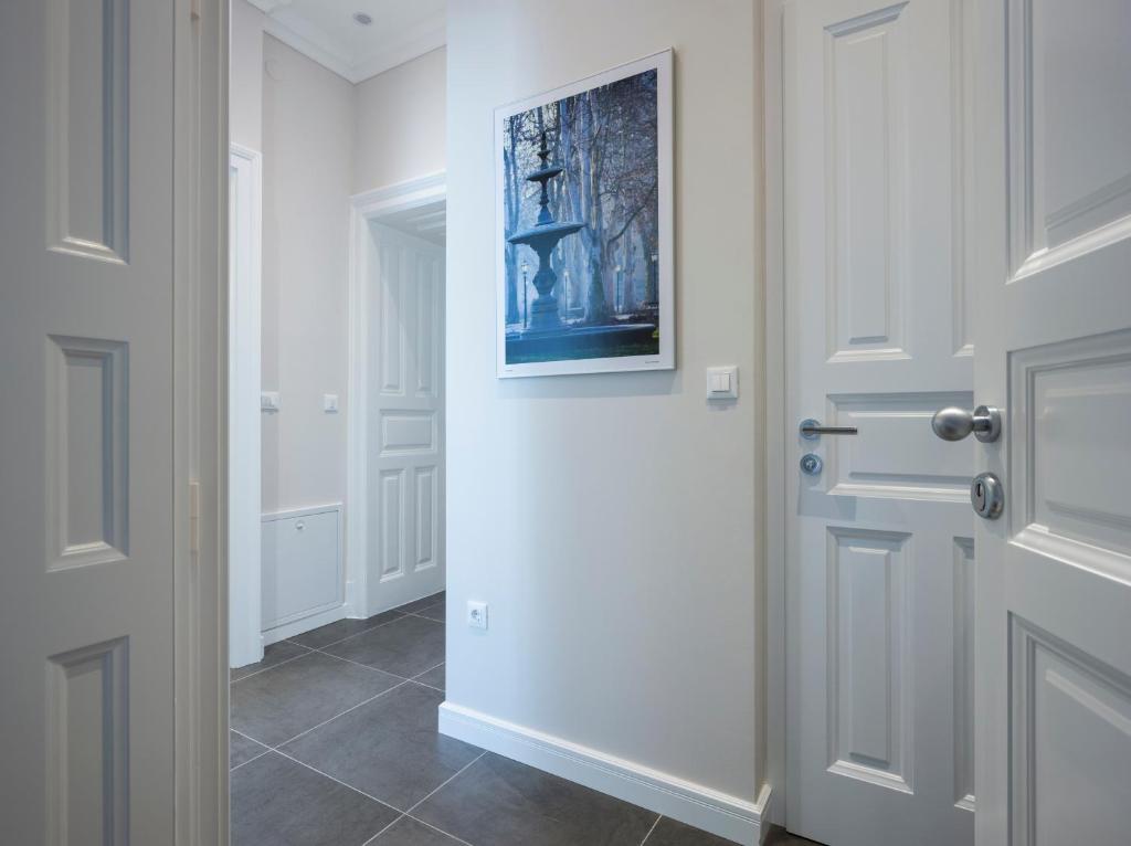 White Rose Apartment photo 3