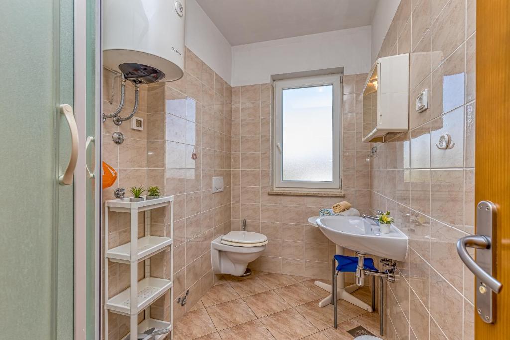 Sunrise Apartments photo 3