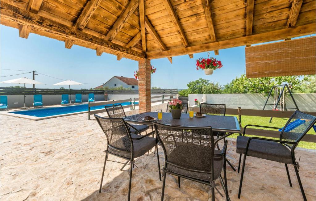 Awesome Apartment In Gornje Rastane photo 2