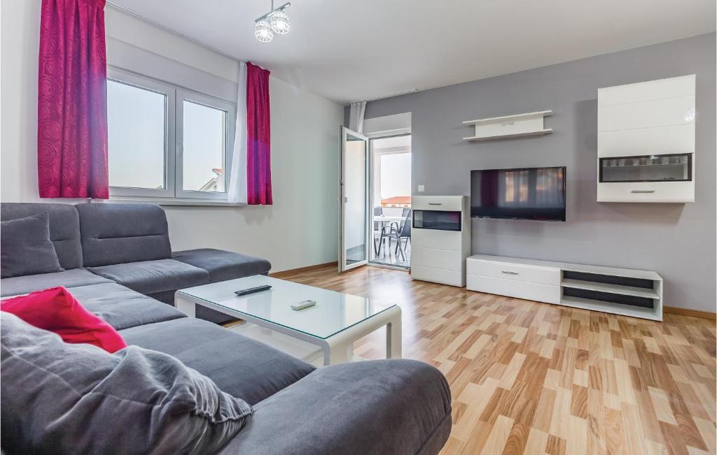 Three-Bedroom Apartment In Medulin — photo 1