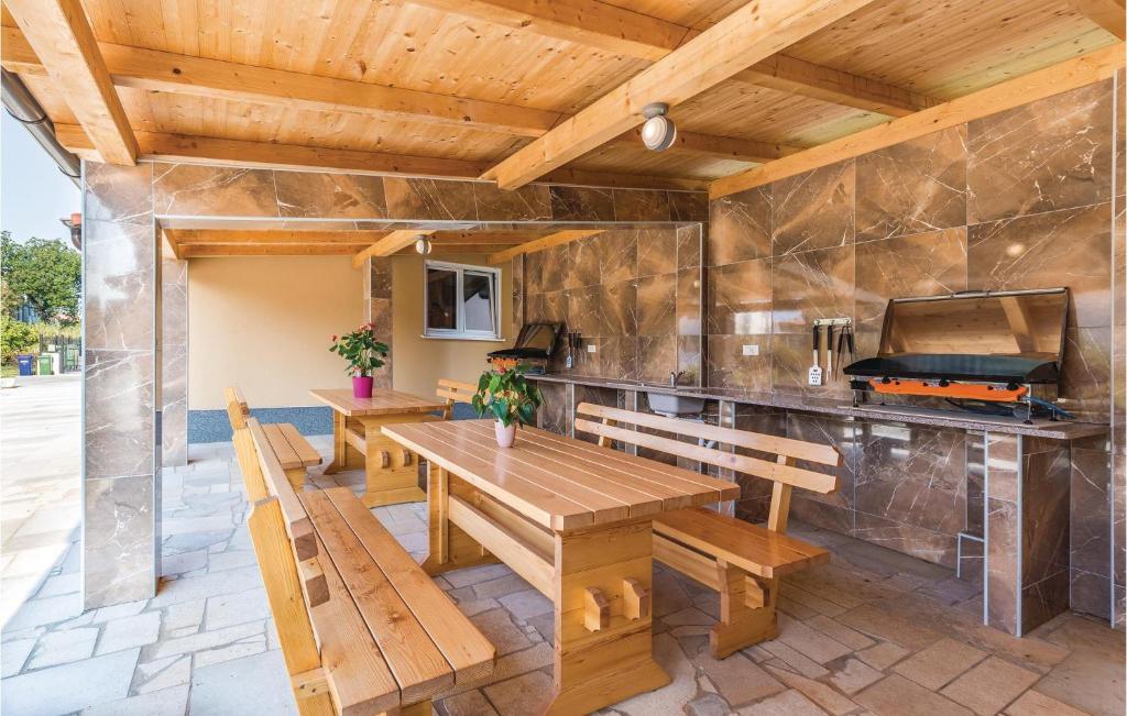 Three-Bedroom Apartment In Medulin photo 3