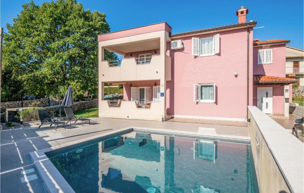 4 Bedroom Cozy Home In Labin — photo 1