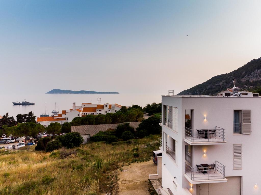 Seaside Elegance Suites photo 2