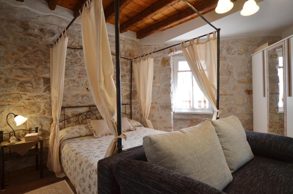Romantic studios photo 2