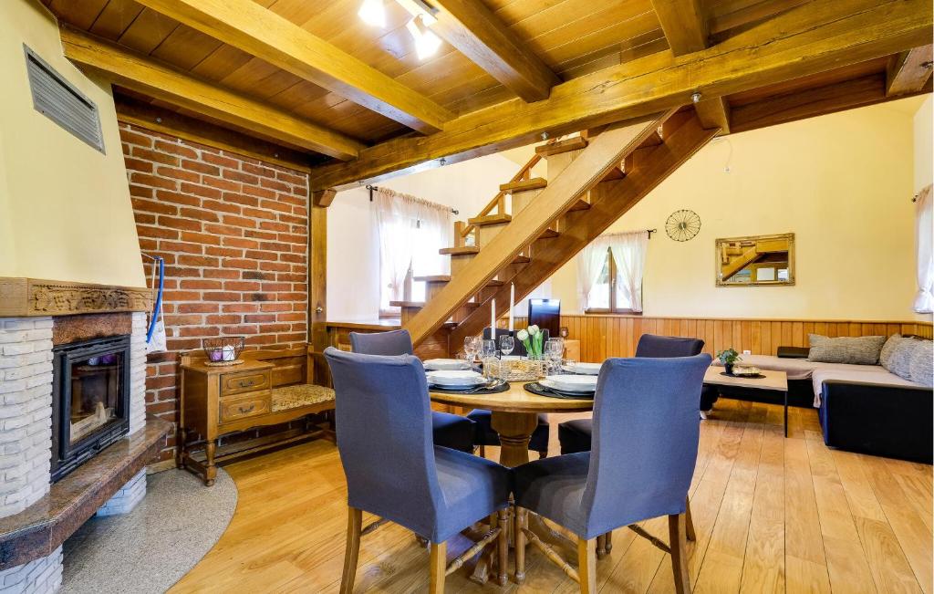 Gorgeous Home In Rovisce photo 3