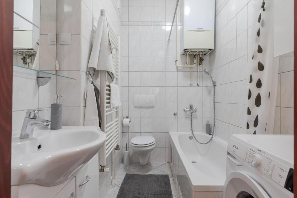 Lisinski apartment with private parking photo 3