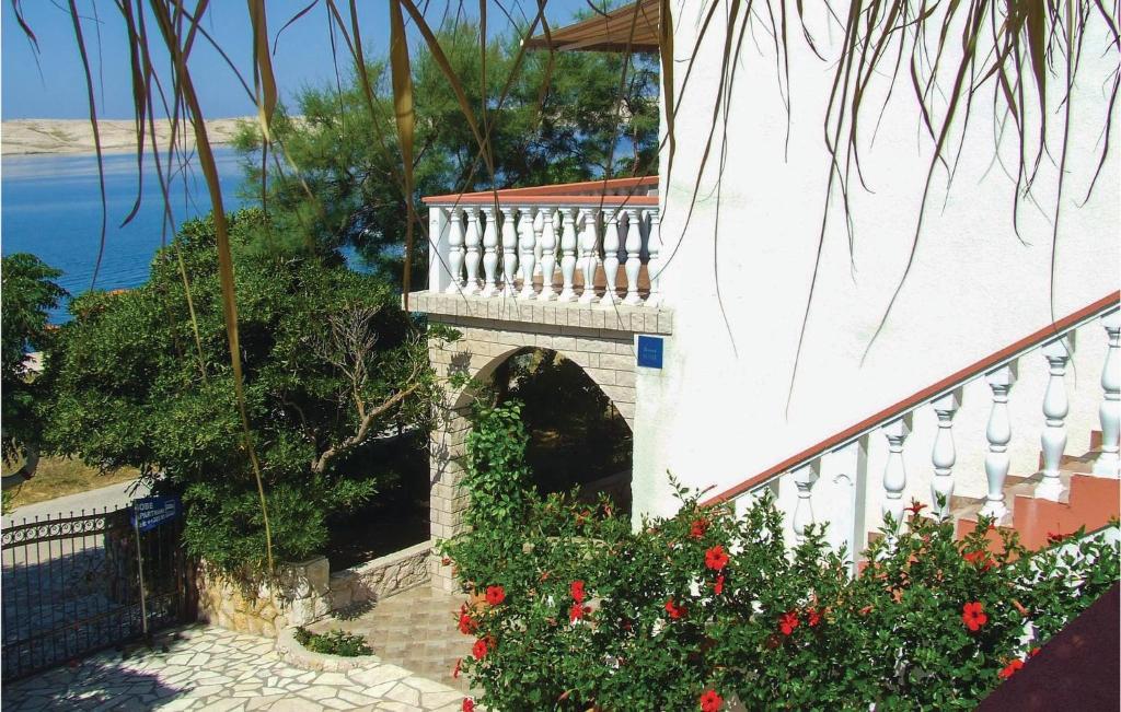 Cozy Apartment In Kustici With Wifi photo 2