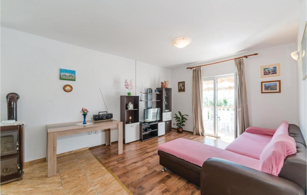 Cozy Apartment In Kustici With Wifi photo 3