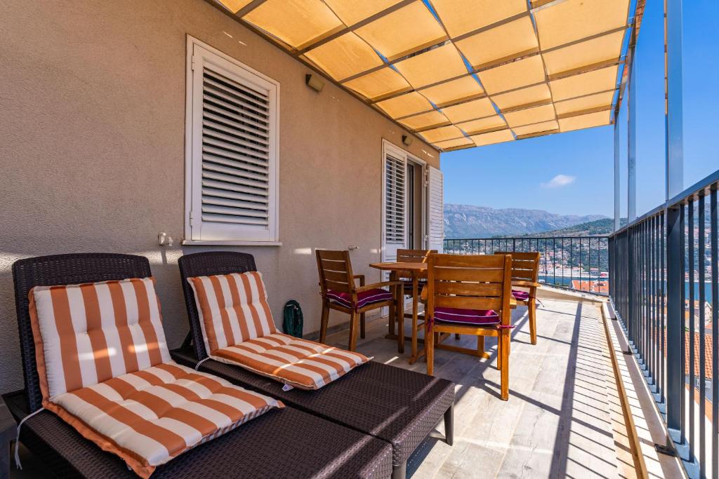 The Panoramic View Penthouse Apartment Sweet Petite with Private Parking photo 2
